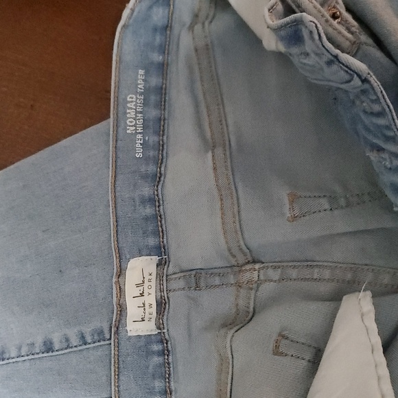 Nicole Miller High Rise Lt. Blue, Size 8, 5 Pocket Style, Button Fly Jeans. - Picture 8 of 10